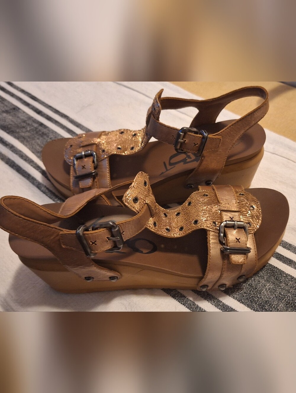 OTBT Caravan Metallic Bronze Leather Platform Wedge Sandals Women's Size 10